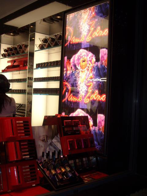 avant-premiere-dame-edna-abbesses-006-small